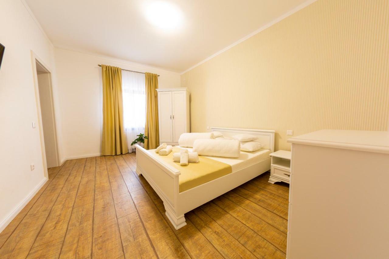 Hotel Casa Cu Nuc Alba Iulia Zewnętrze zdjęcie