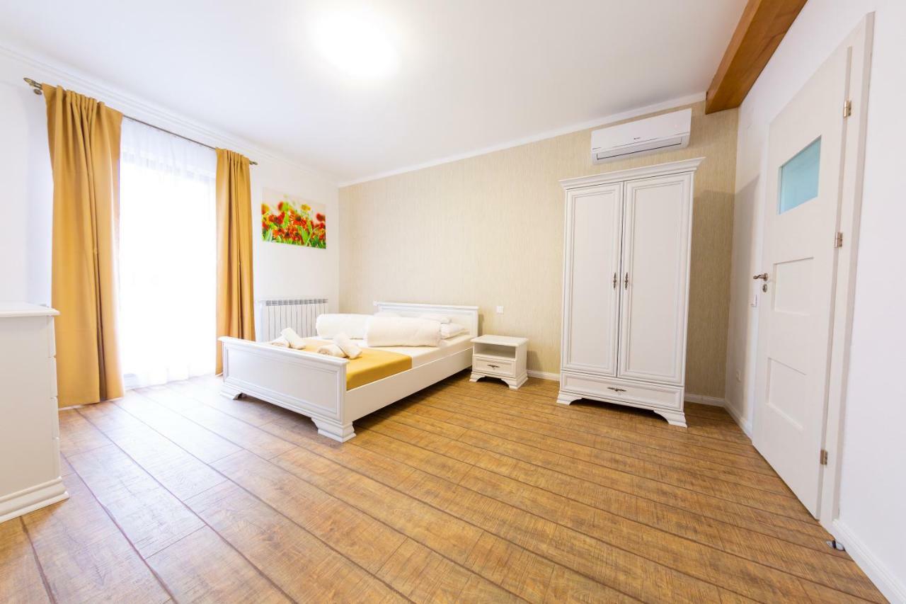 Hotel Casa Cu Nuc Alba Iulia Zewnętrze zdjęcie